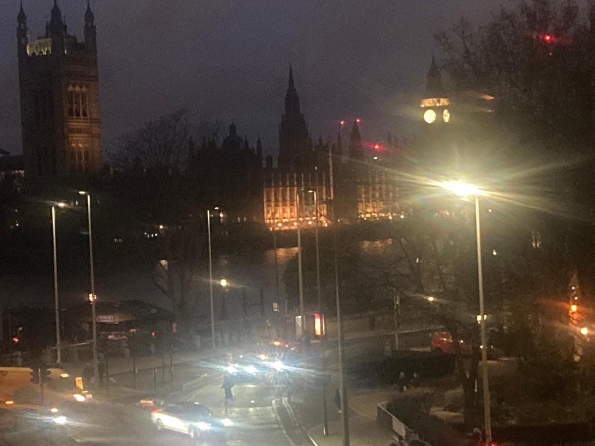Luxury Designer River View Of Parliament Westminster Big Ben. Apartment