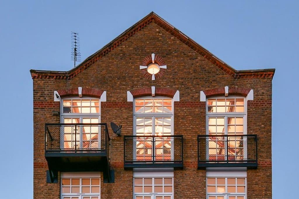 Dovecote - Sanctuary In The Sky Apartment *
