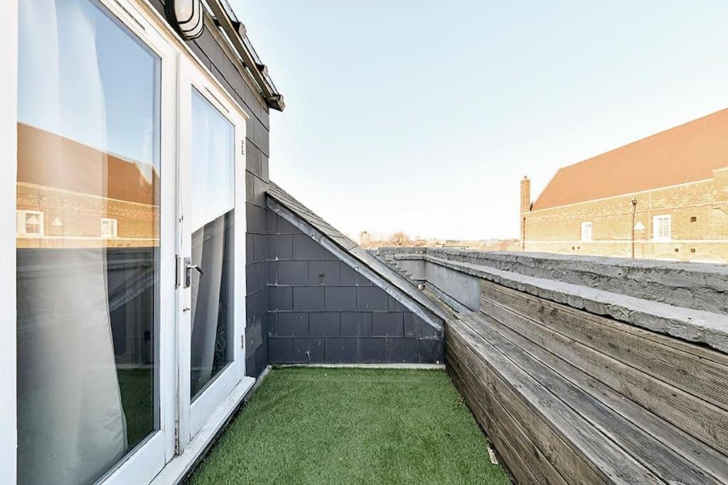 Dovecote - Sanctuary In The Sky Apartment *