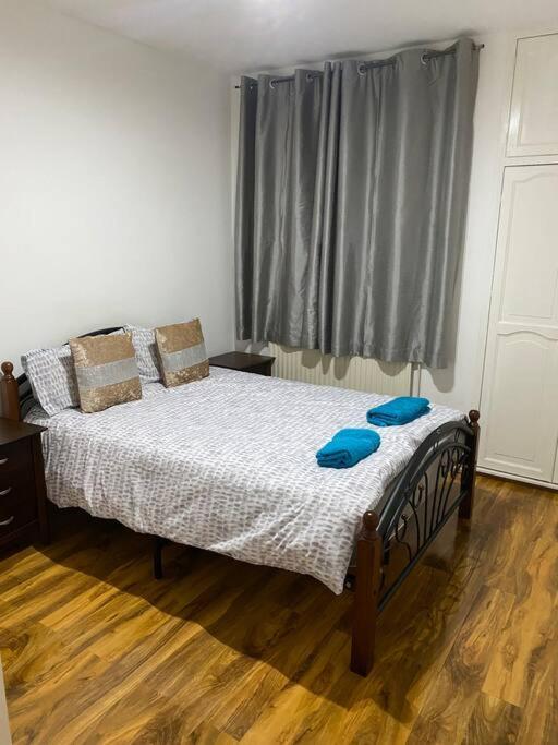 Ground Floor One Bedroom Bayswater Central *