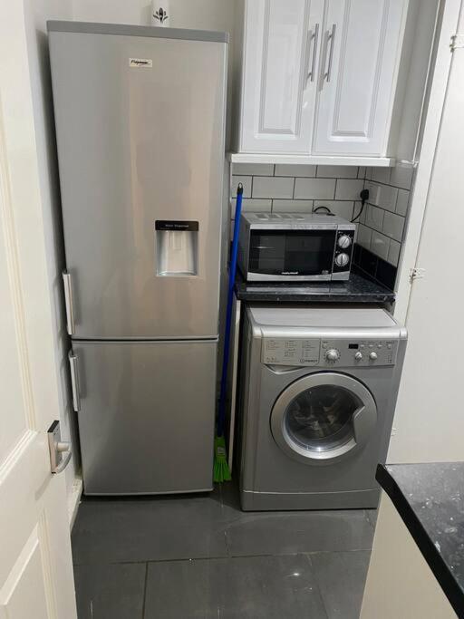 Ground Floor One Bedroom Bayswater Central