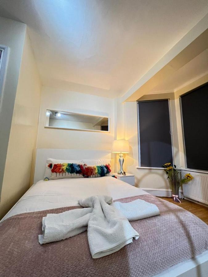 Comfy 2 Bedroom Flat Edgware Road * London