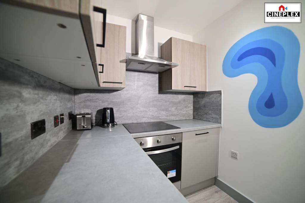 Cheerful 1bed Studio Flat With Netflix And Wi-fi By Cineplex Short Lets & Serviced Appartement *