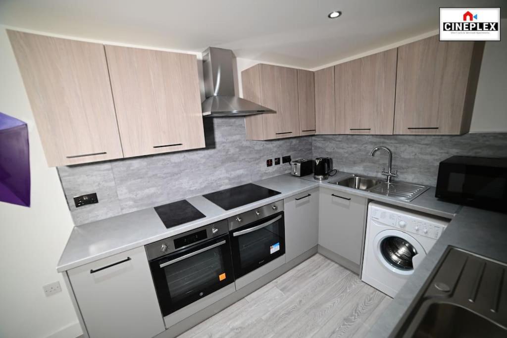 Cheerful 1bed Studio Flat With Netflix And Wi-fi By Cineplex Short Lets & Serviced Londen