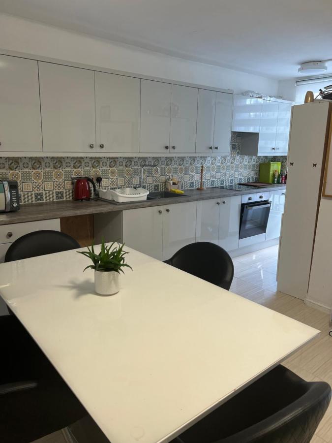 Private 1 London