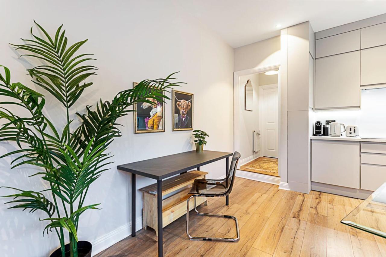 Gorgeous Roehampton Flat Apartment London