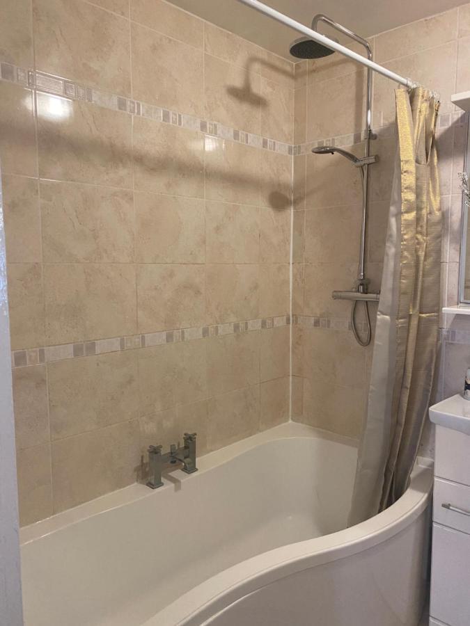 Hameway House- Stunning 4 Bedroom House With A Spacious Kitchen Vakantiehuis