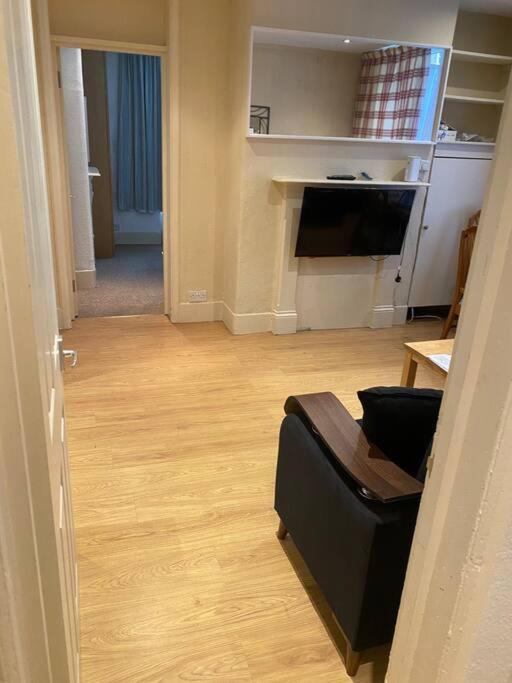 Apartment 017- Premium Location 100 Penfold Place
