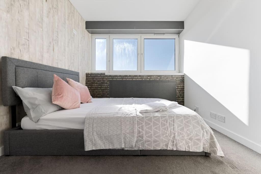 Beautiful Richmond Park Views & Apartment