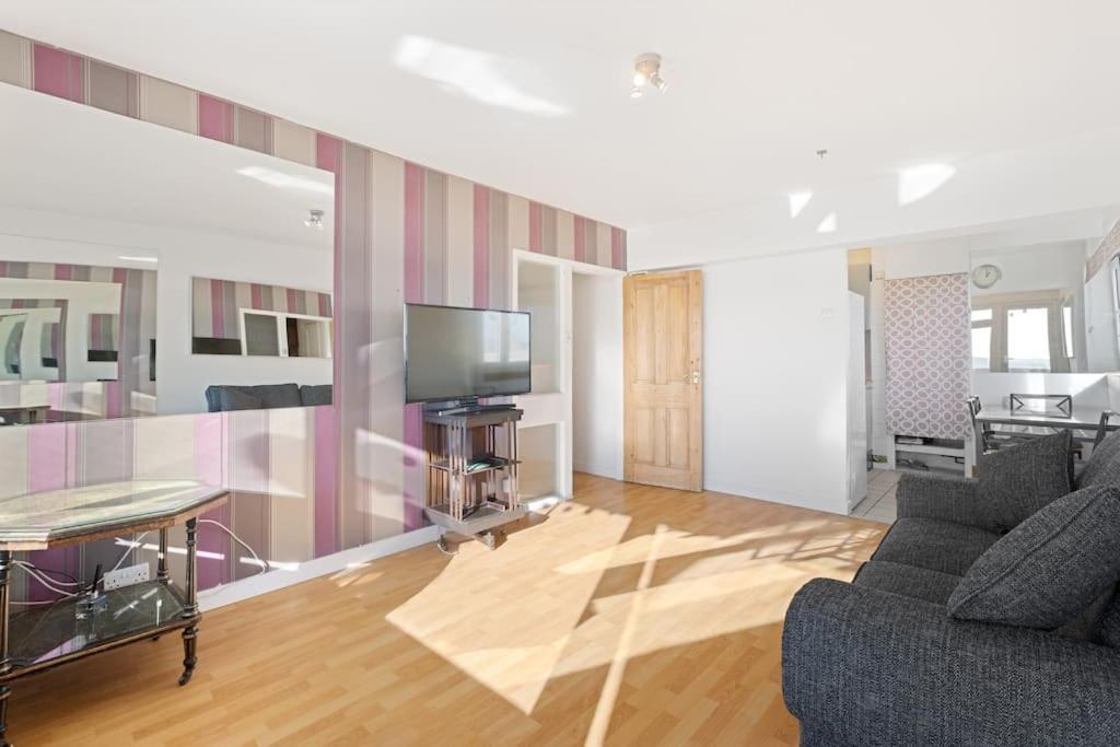 Beautiful Richmond Park Views & Apartment *