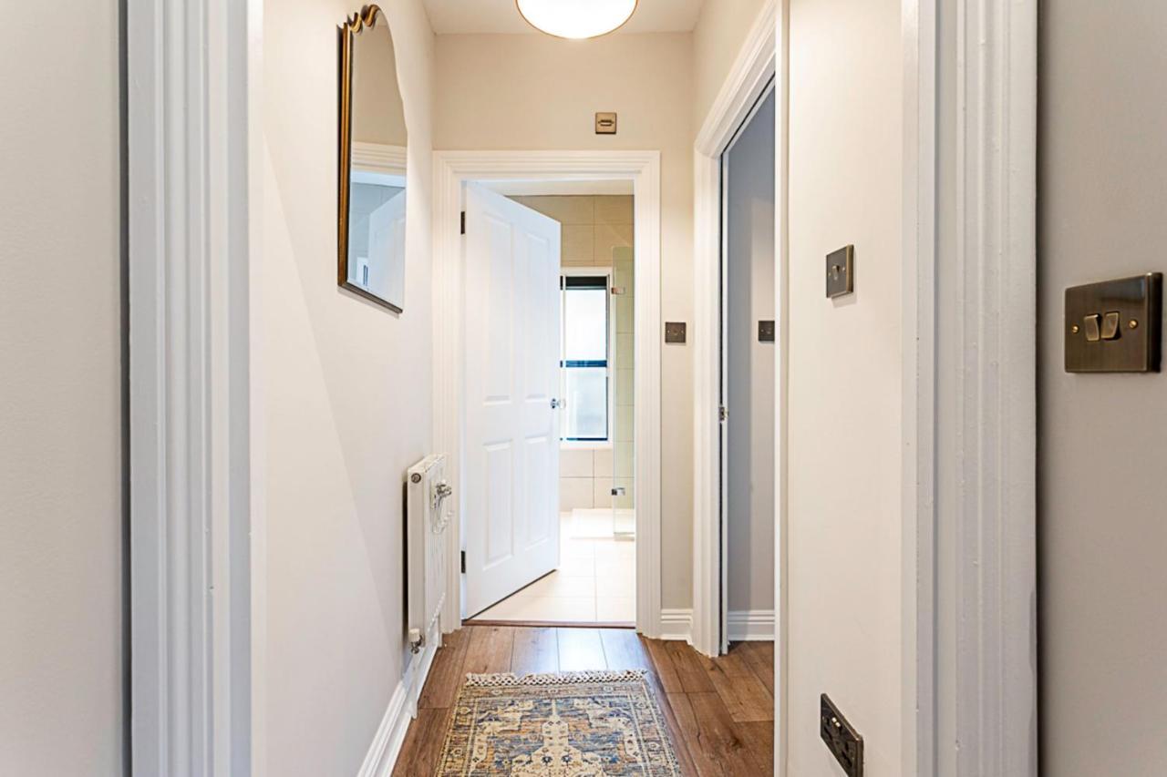 Apartment Gorgeous Roehampton Flat *