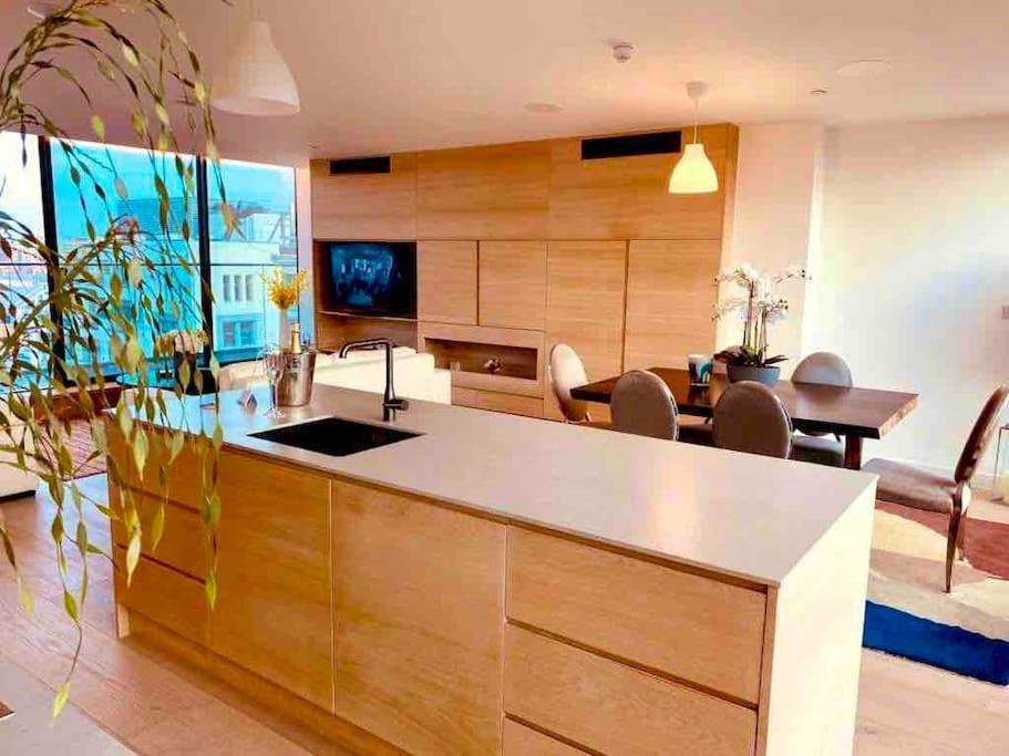 Apartment Large 3 Bed 3 Bathrooms Penthouse With Terrace And Views In