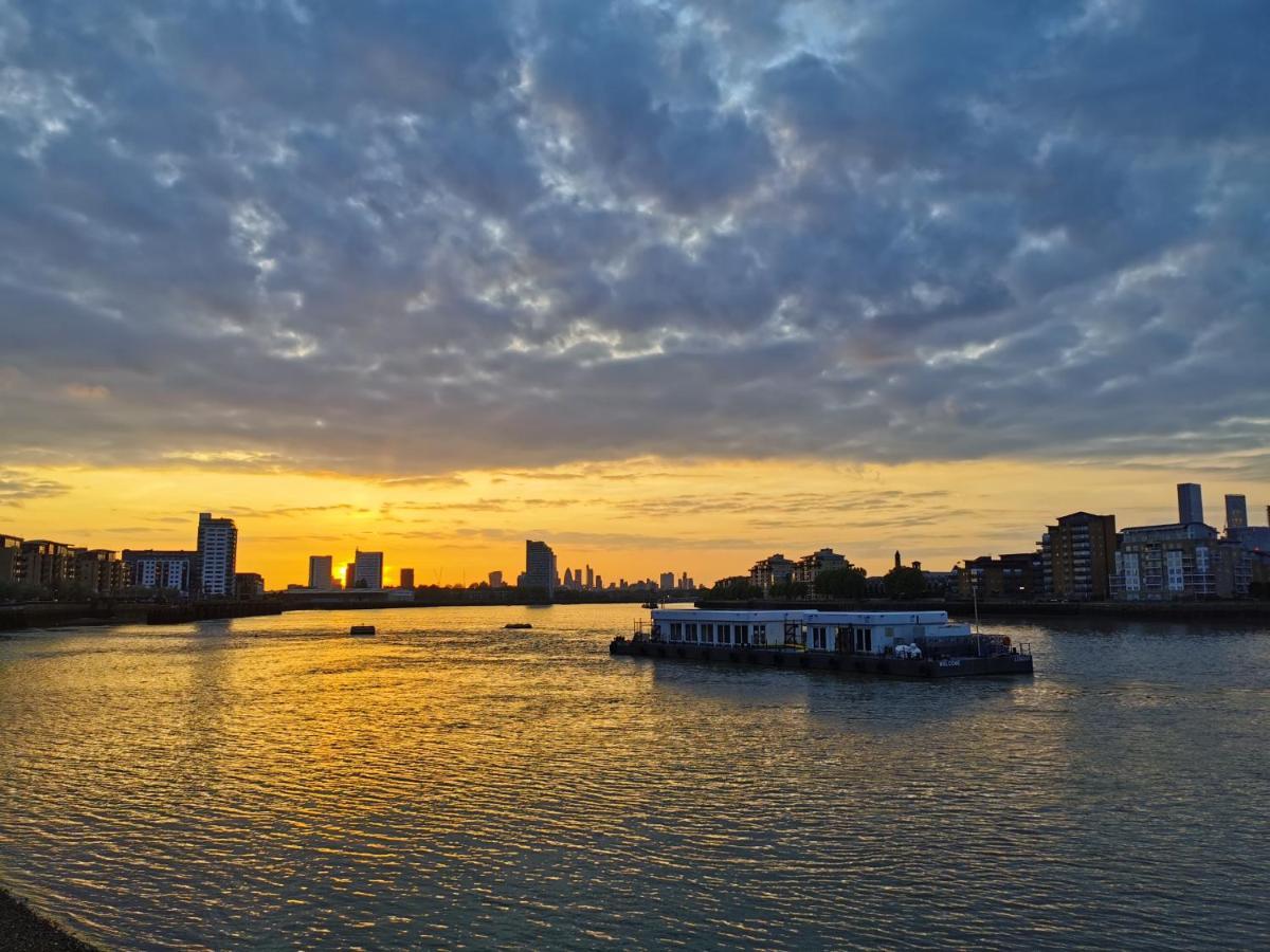 Homestay With Stunning Thames River View Habitación en casa particular Londres