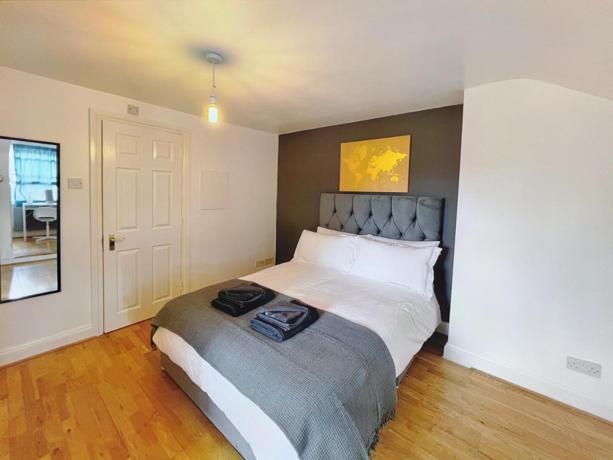 Apartment Lovely 2-bedroom Serviced Greater London
