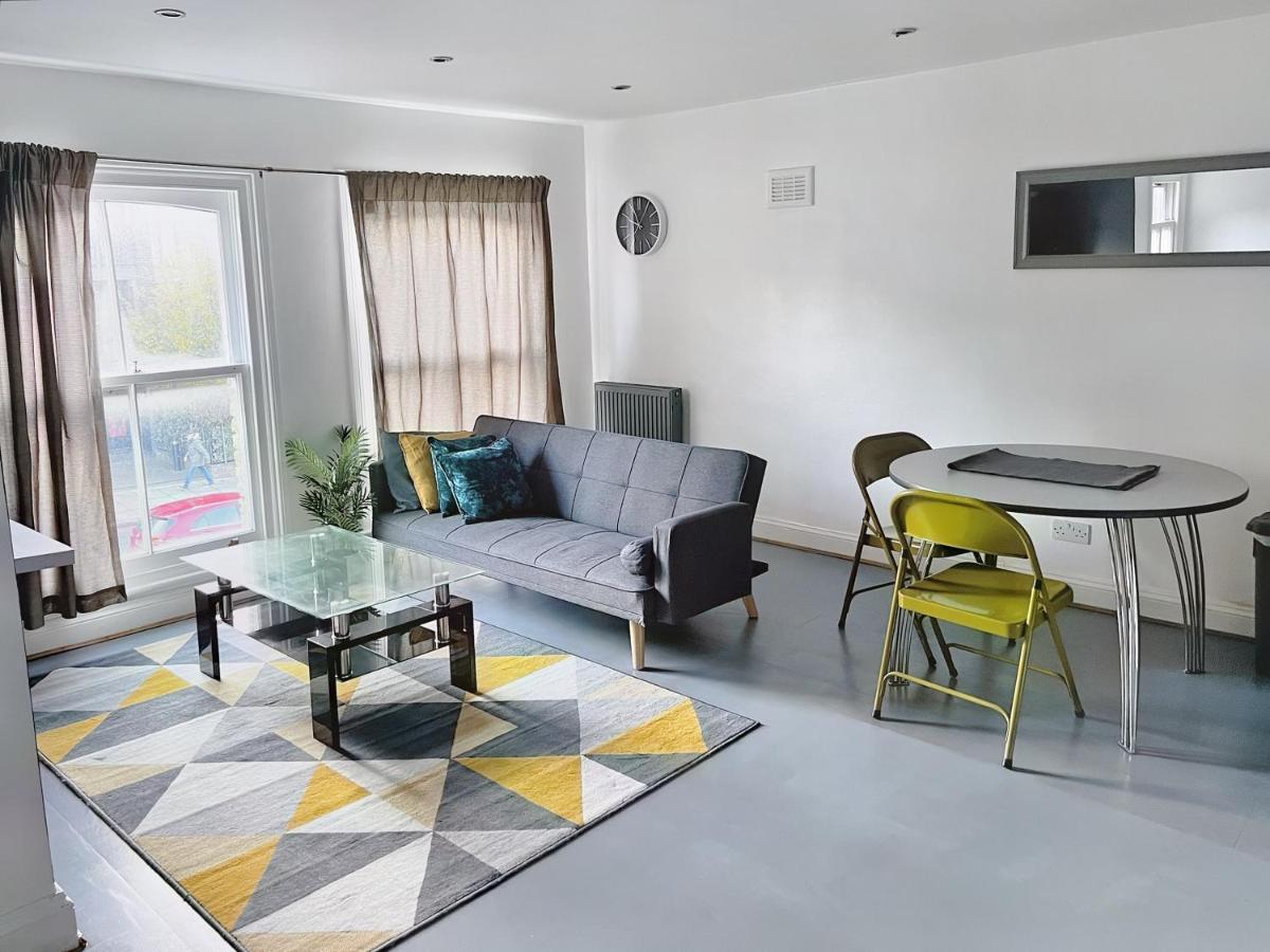 Lovely 2-bedroom Serviced Greater Apartment *