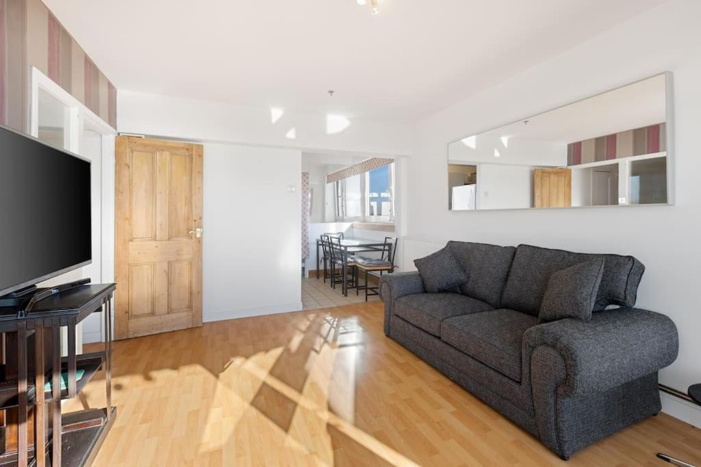 Apartment Beautiful Richmond Park Views & *