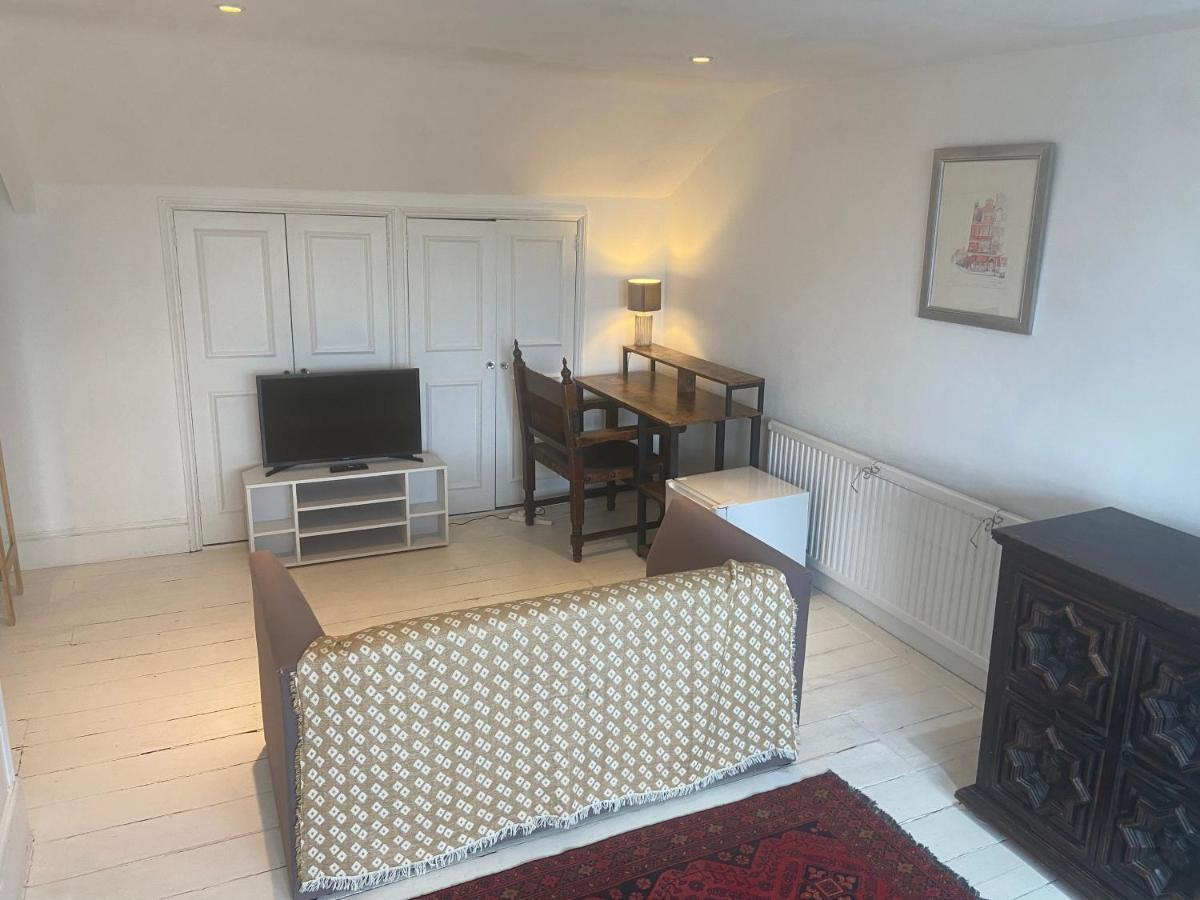 Charming And Beautiful In Wandsworth Homestay