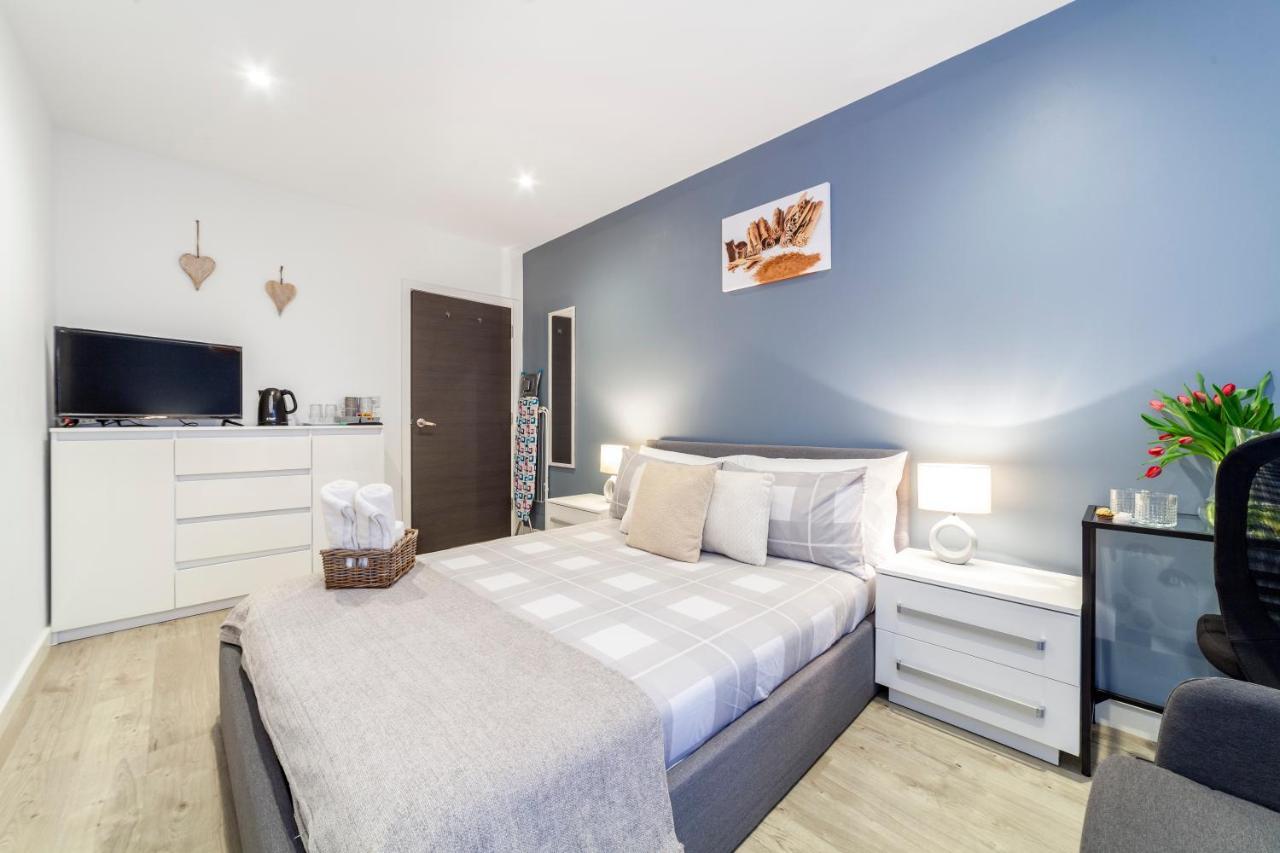 Private Double Bd With Optional Balcony, 15 Mins To Cc Habitación en casa particular