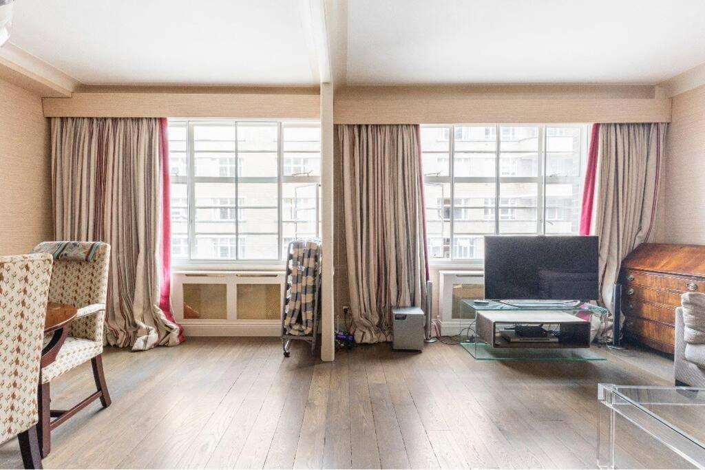 Sloane Street Luxurious / Modern Flat London
