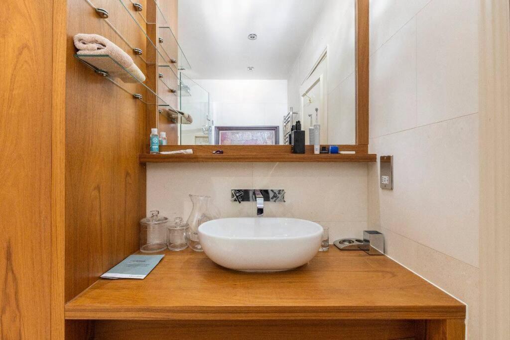 Sloane Street Luxurious / Modern Flat * London