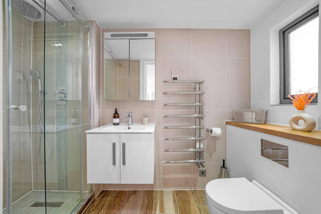 Joivy Stylish 3 Bed, 3 Bath House With Private Courtyard In Chelsea Ferienhaus London