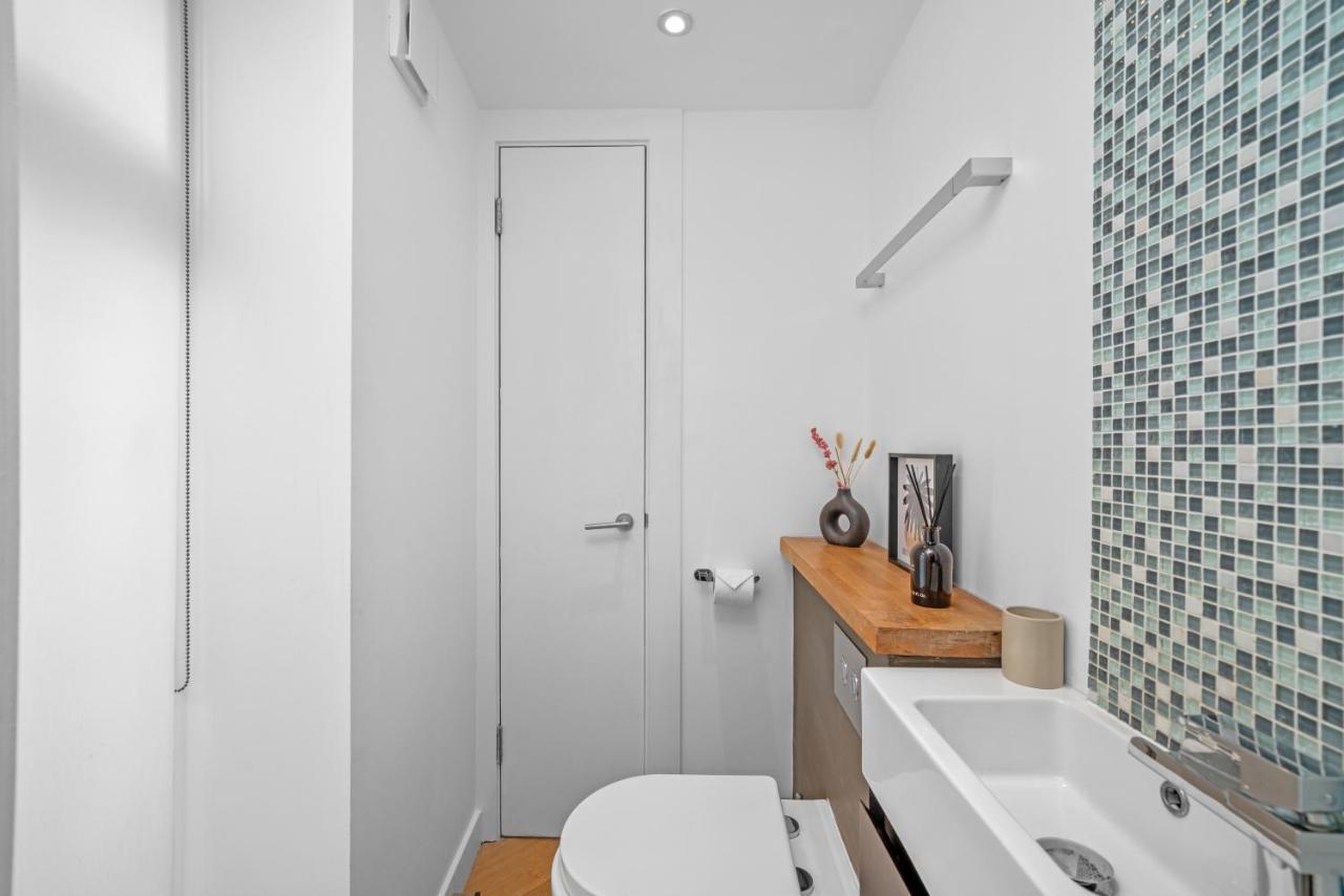 Joivy Stylish 3 Bed, 3 Bath House With Private Courtyard In Chelsea Ferienhaus