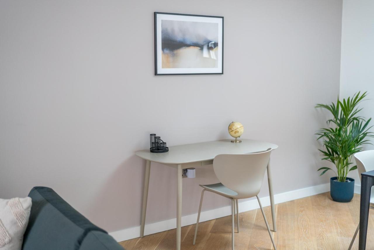 Ferienhaus Joivy Stylish 3 Bed, 3 Bath House With Private Courtyard In Chelsea London