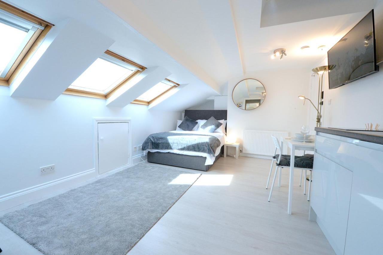 Very Close To Line Underground Shepherds Bush And Westfield Newly Refurbished *