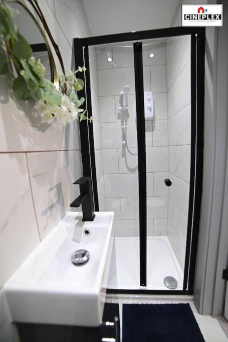 Appartement Cheerful 1bed Studio Flat With Netflix And Wi-fi By Cineplex Short Lets & Serviced Londen
