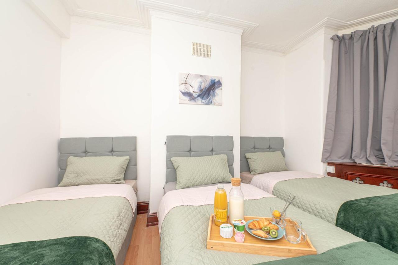 Xtra Large 4 Bedroom House, Near Excel, And 5 Walk To Train Station Vakantiehuis *