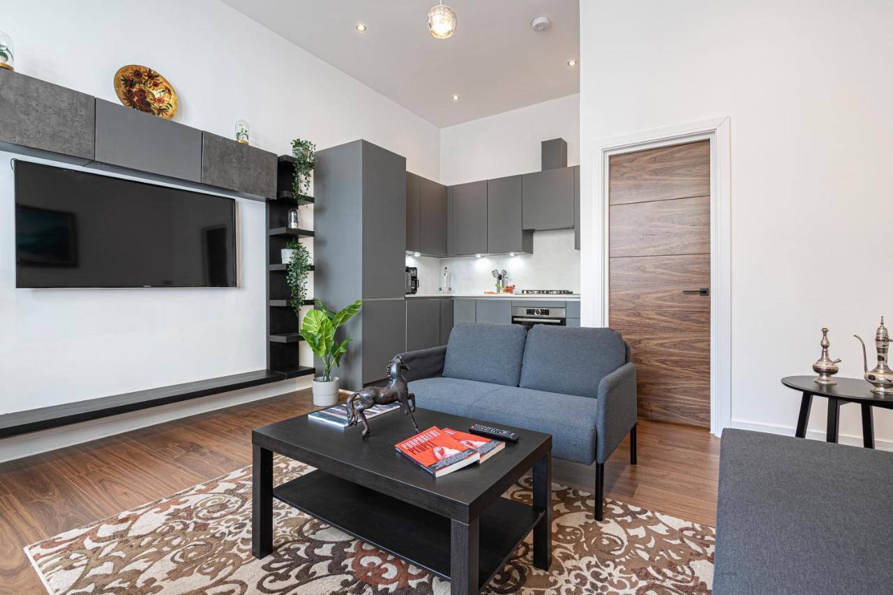 Apartment At Kensington And Knightsbridge *