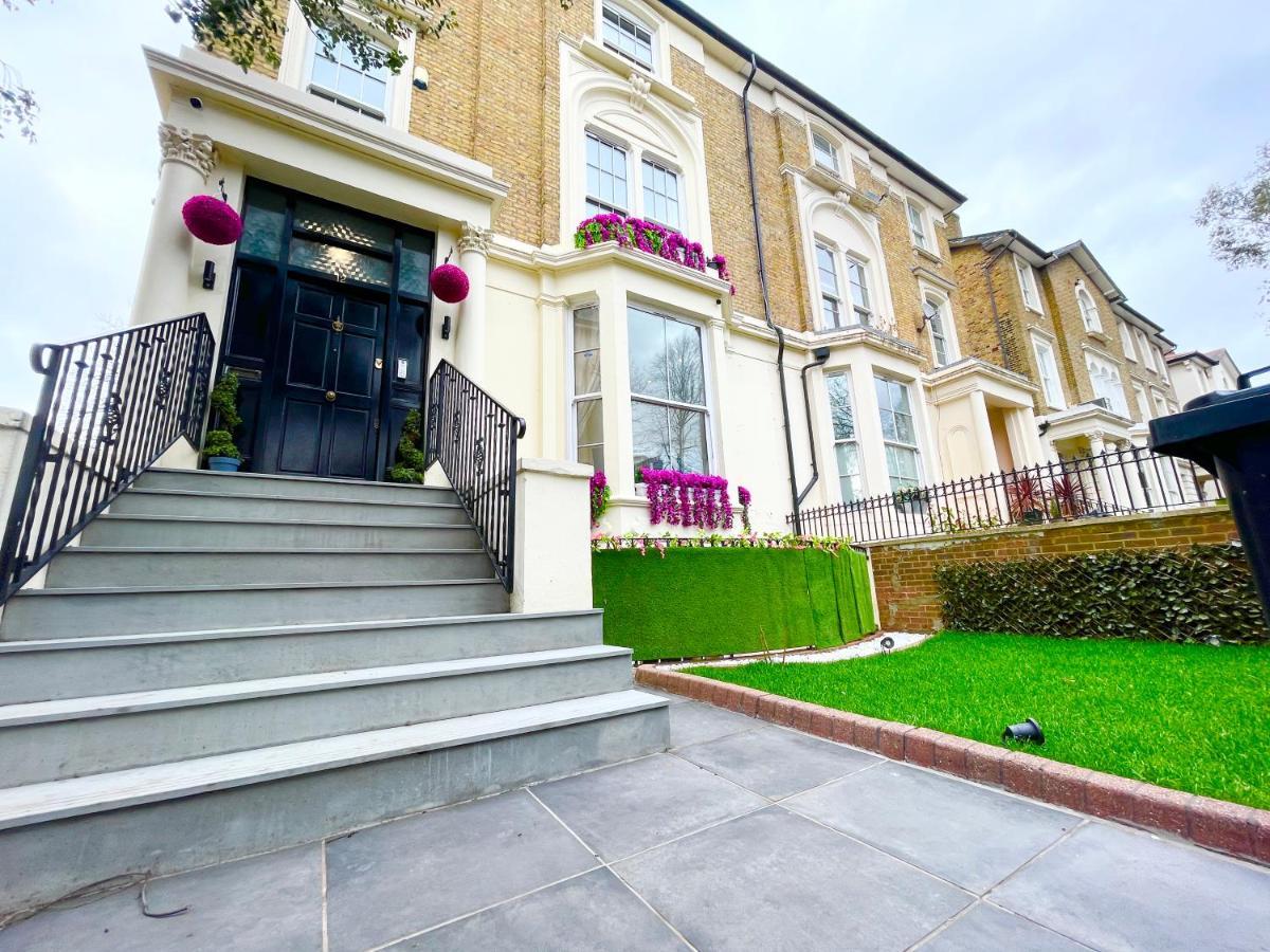 Modern 3 And 2 Bedroom Flat In Central With Installed Ac Appartement