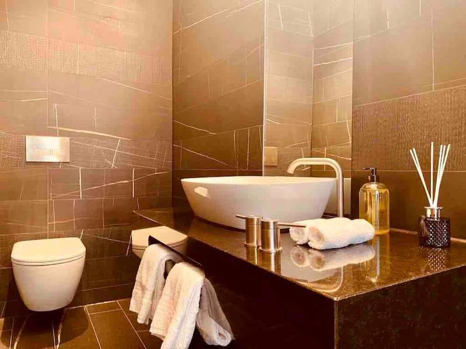 Large 3 Bed 3 Bathrooms Penthouse With Terrace And Views In * London