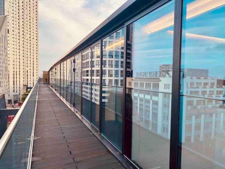 Large 3 Bed 3 Bathrooms Penthouse With Terrace And Views In Apartment London