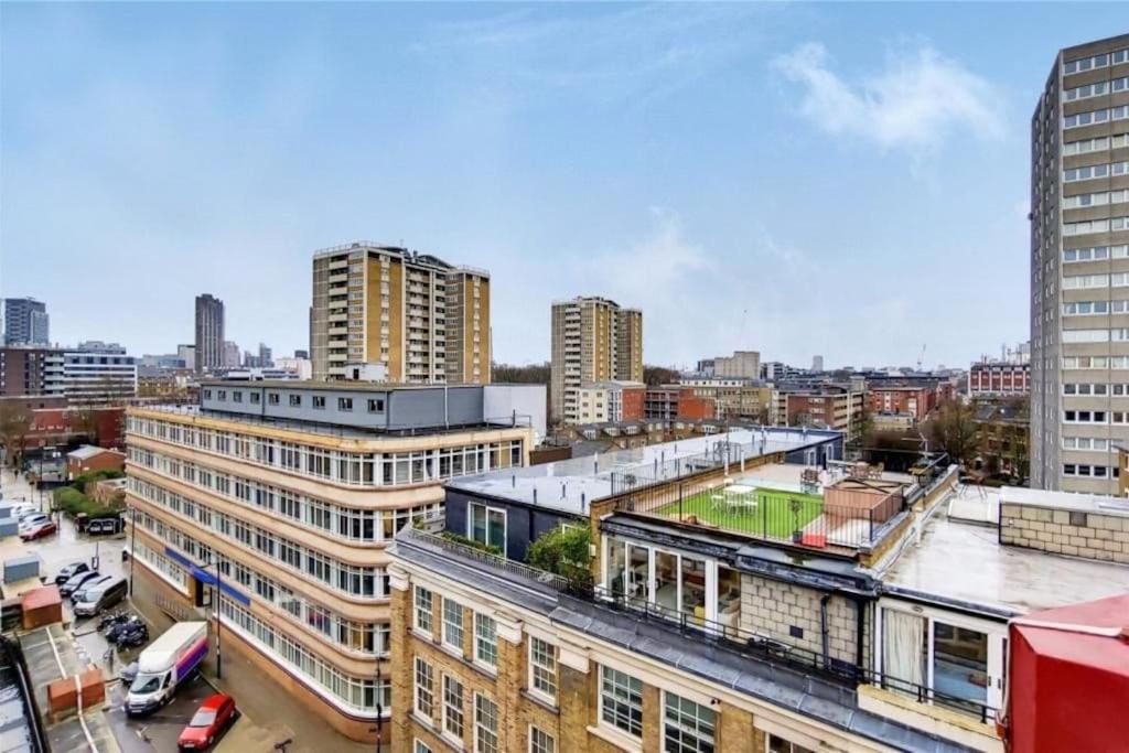 Large 3 Bed 3 Bathrooms Penthouse With Terrace And Views In * London