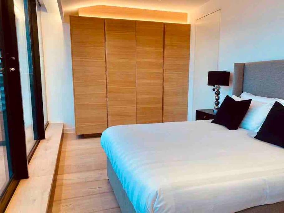 Large 3 Bed 3 Bathrooms Penthouse With Terrace And Views In Apartment London