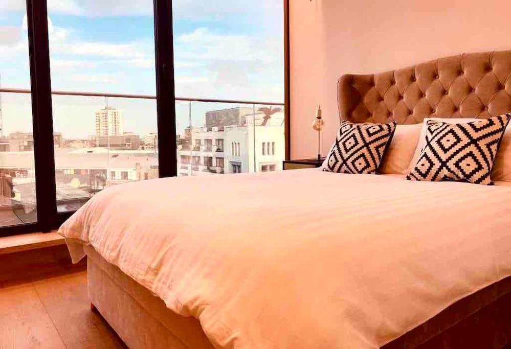 Apartment Large 3 Bed 3 Bathrooms Penthouse With Terrace And Views In *