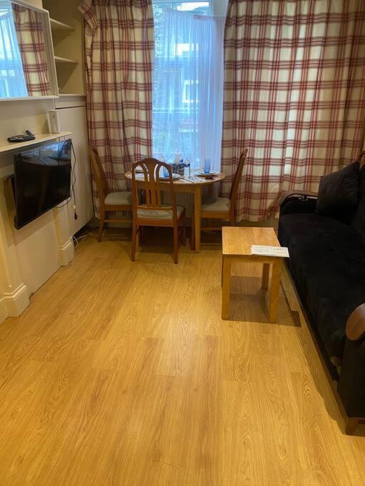 017- Premium Location 100 Penfold Place Apartment
