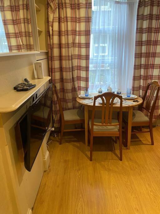 017- Premium Location 100 Penfold Place Apartment London