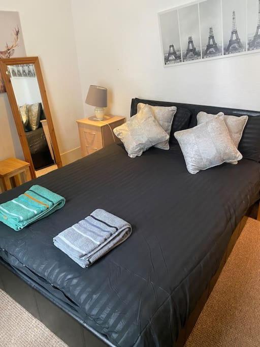 Apartment 017- Premium Location 100 Penfold Place