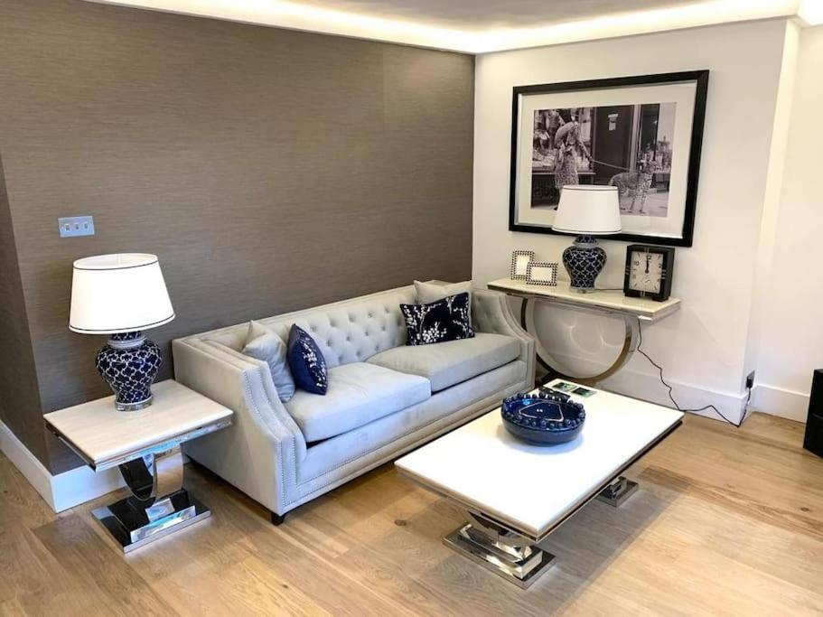Knightsbridge Opposite Harrods Large Self Contained 1 Bedroom Apartment