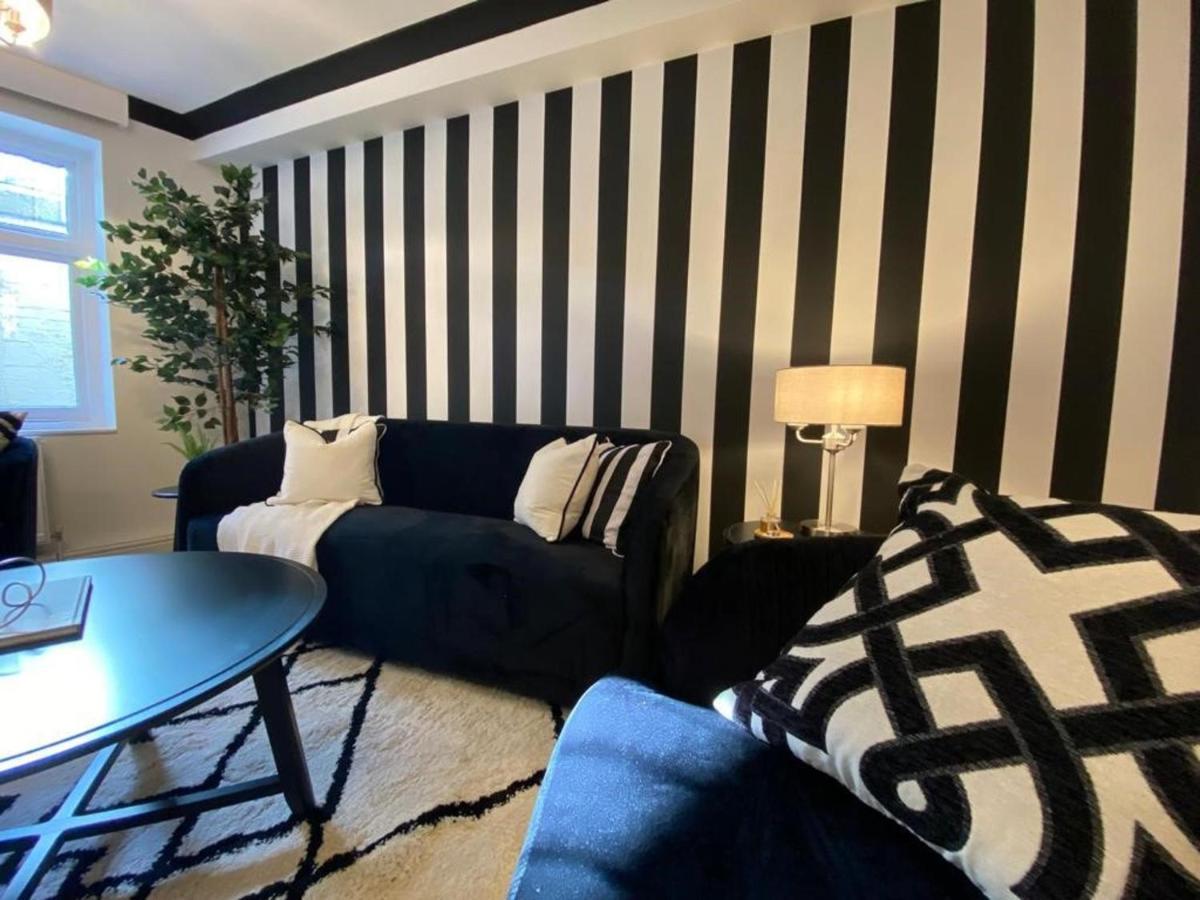 Chic 1 Bed Flat Zone 2 Hampstead Swiss London