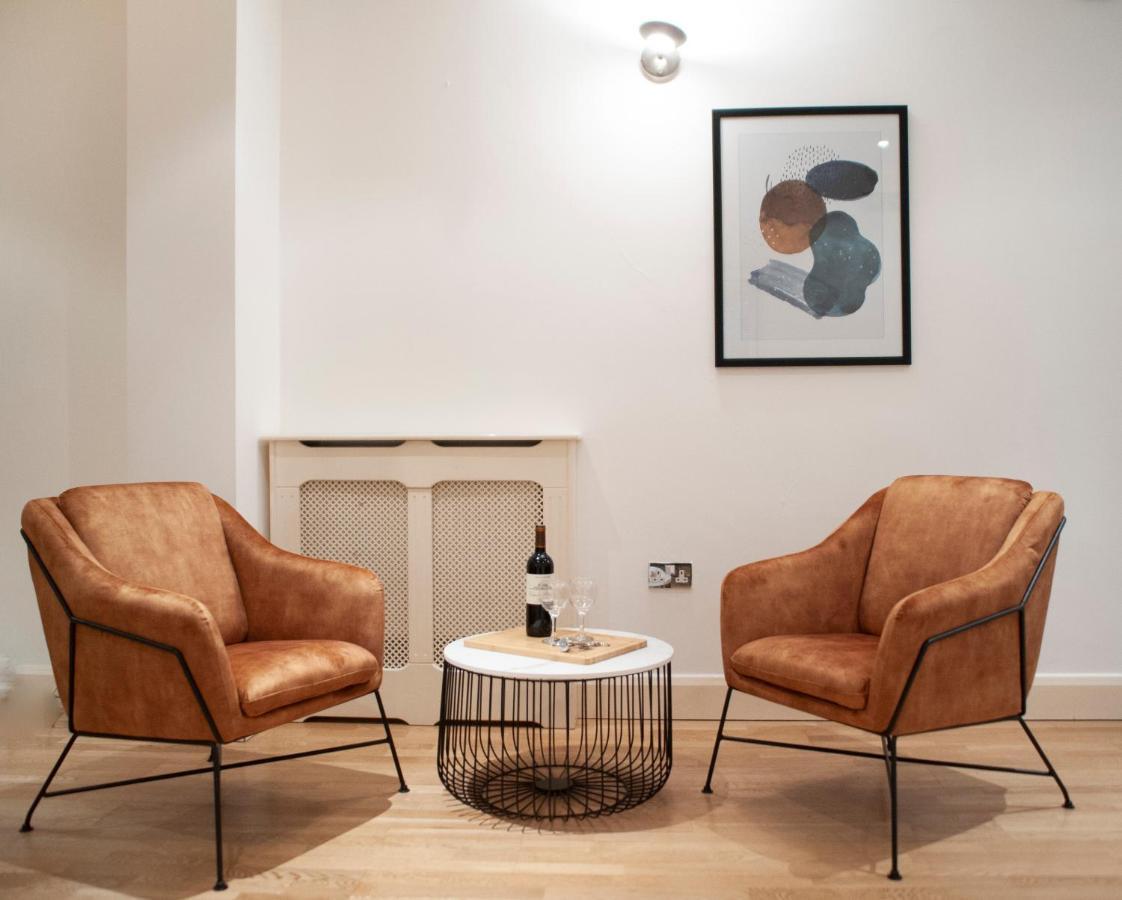 Spacious & Unique Flat In Hoxton - 2 Bed Apartment London