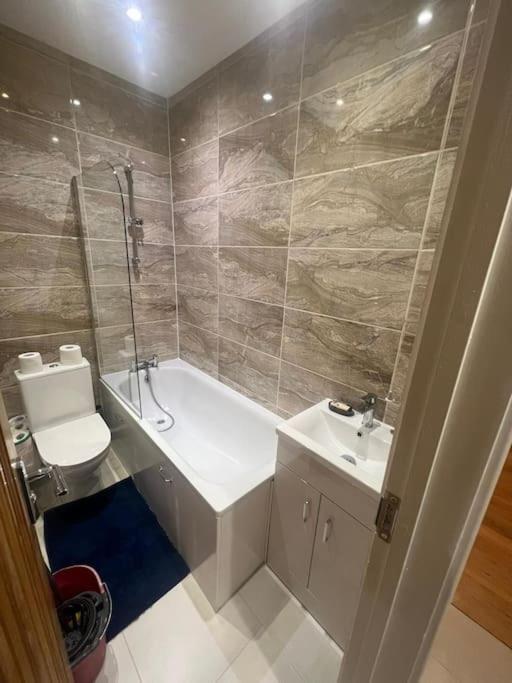 Apartment 2 Bedroom Apartment,chester Road N17 London