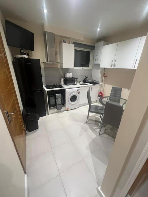 2 Bedroom Apartment,chester Road N17 Apartment London