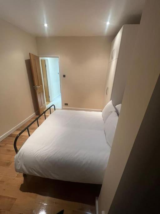 2 Bedroom Apartment,chester Road N17 Apartment London