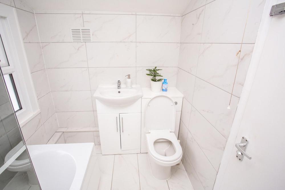 Newly Refurbished 3 Bedroom House Close To Central Apartamento