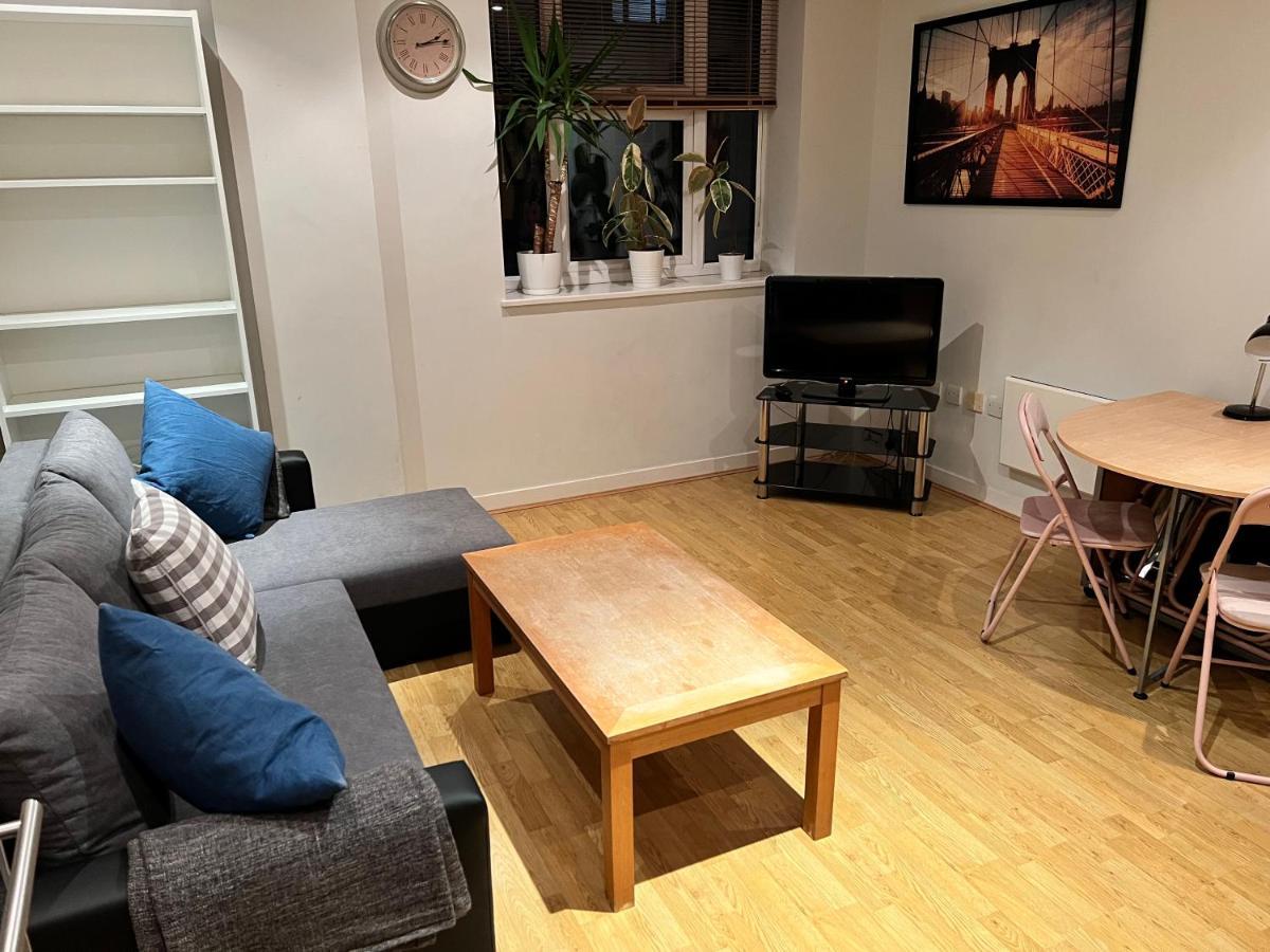 Apartment Stunning 2 Bed Flat! Centrally Located In London, Uk!