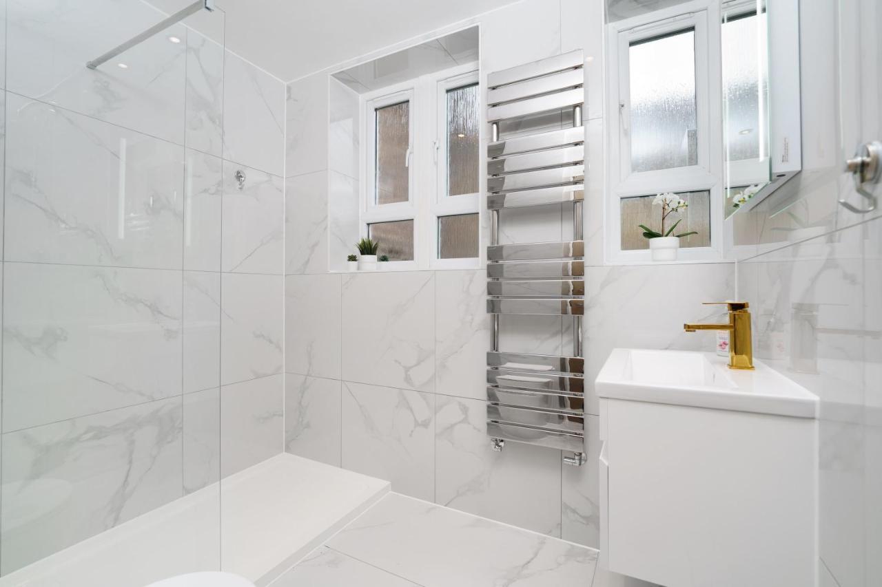Boutique Flat Near O2 & Excel *