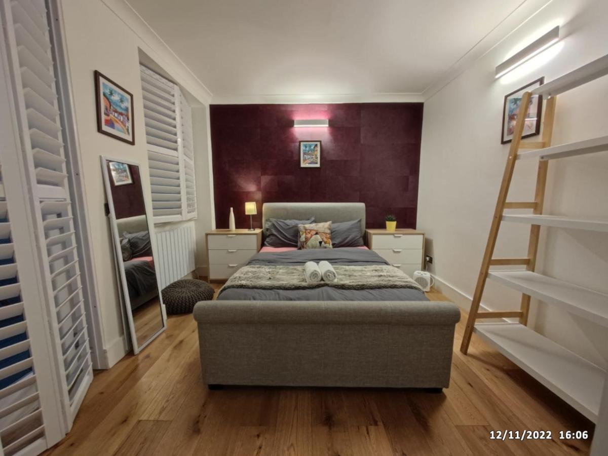 Cosy With 2 Bedrooms * London